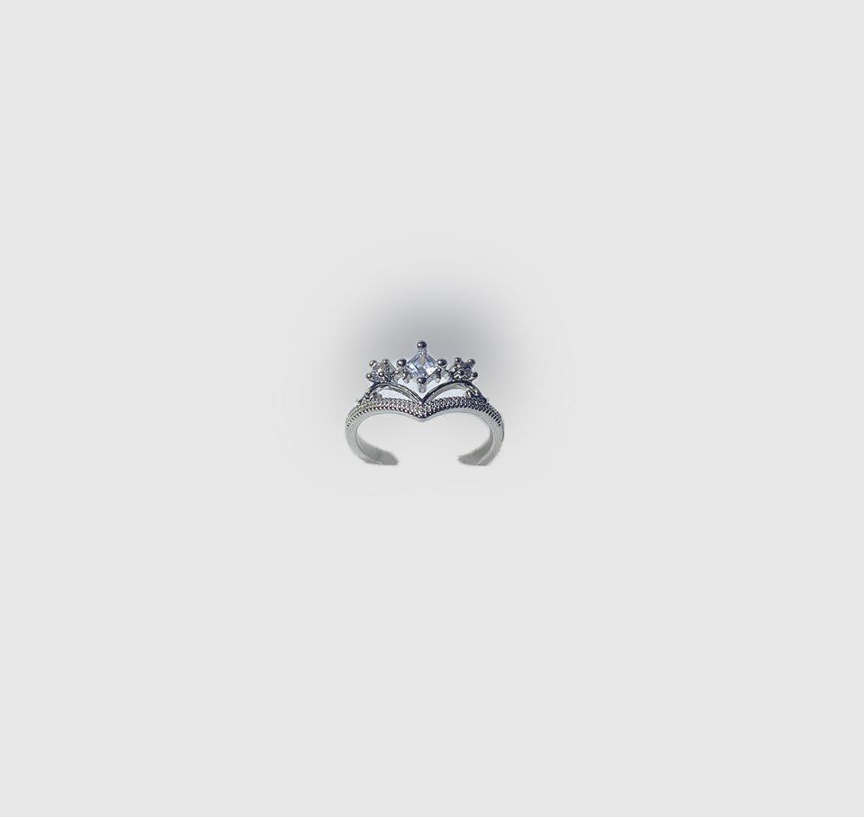 Regal Crown Ring – Elegant Statement Jewelry Description: