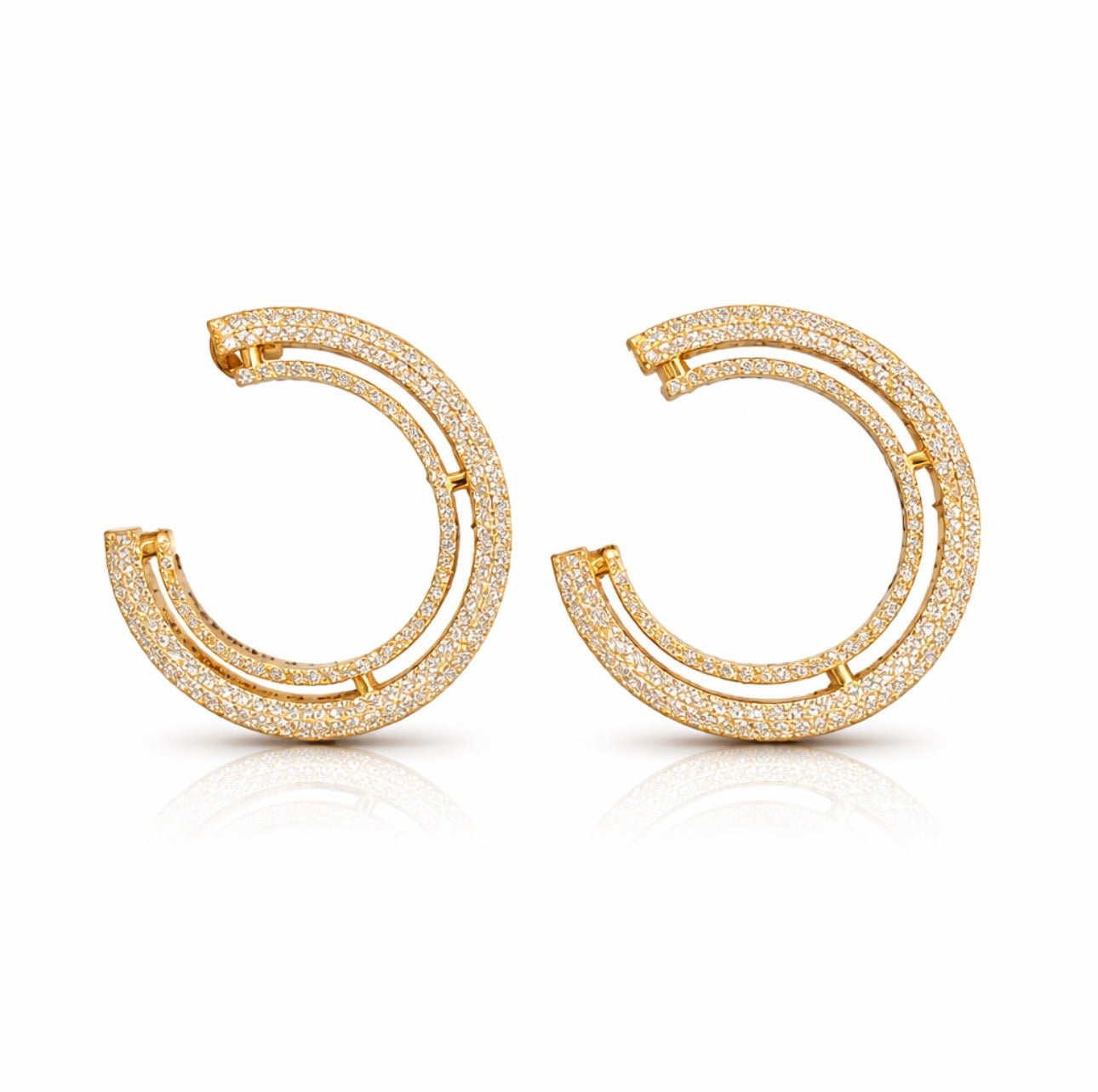 Elegant Golden Earrings – Timeless Shine