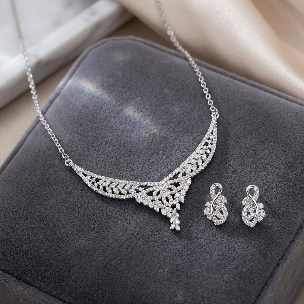 Elegant Pendant Set – Stylish & Timeless Jewelry