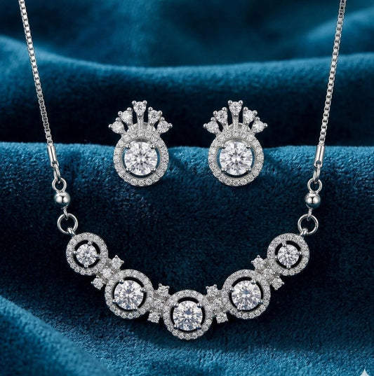 Elegant Pendant Set – Stylish & Timeless Jewelry