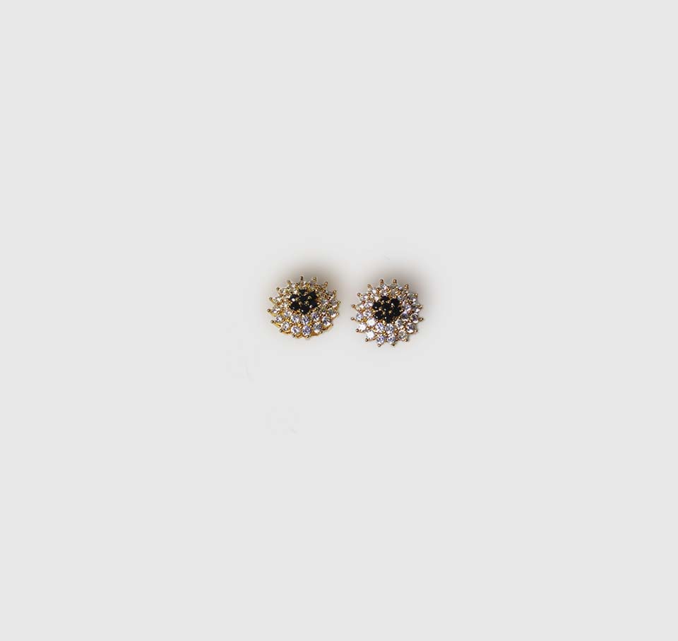 Round Black Stone Stud Earrings – Elegant Classic Design