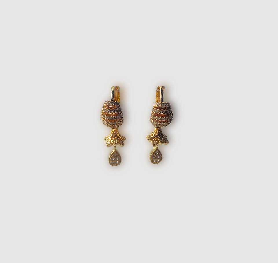 Elegant Gold Hanging Earrings for Women