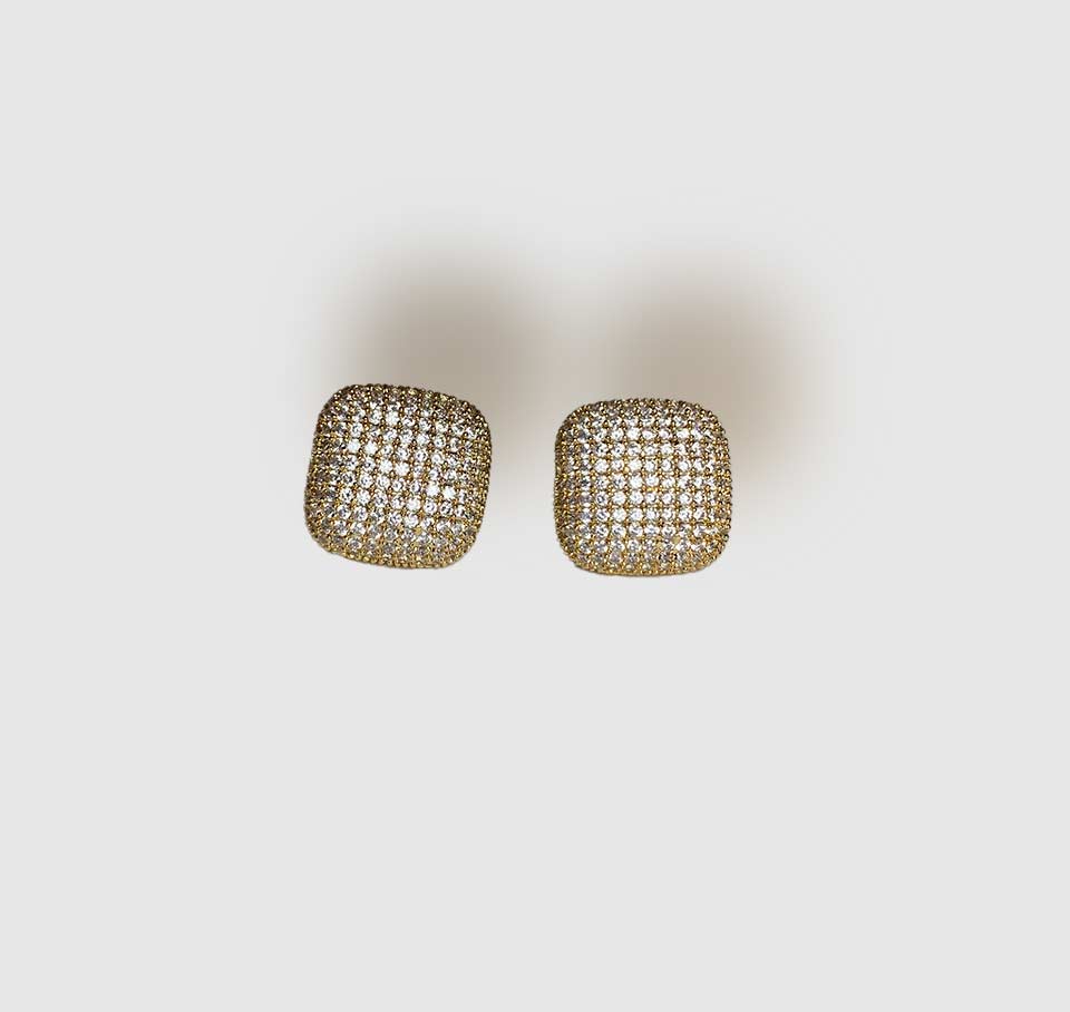 Classic Golden Stud Earrings – Timeless Elegance