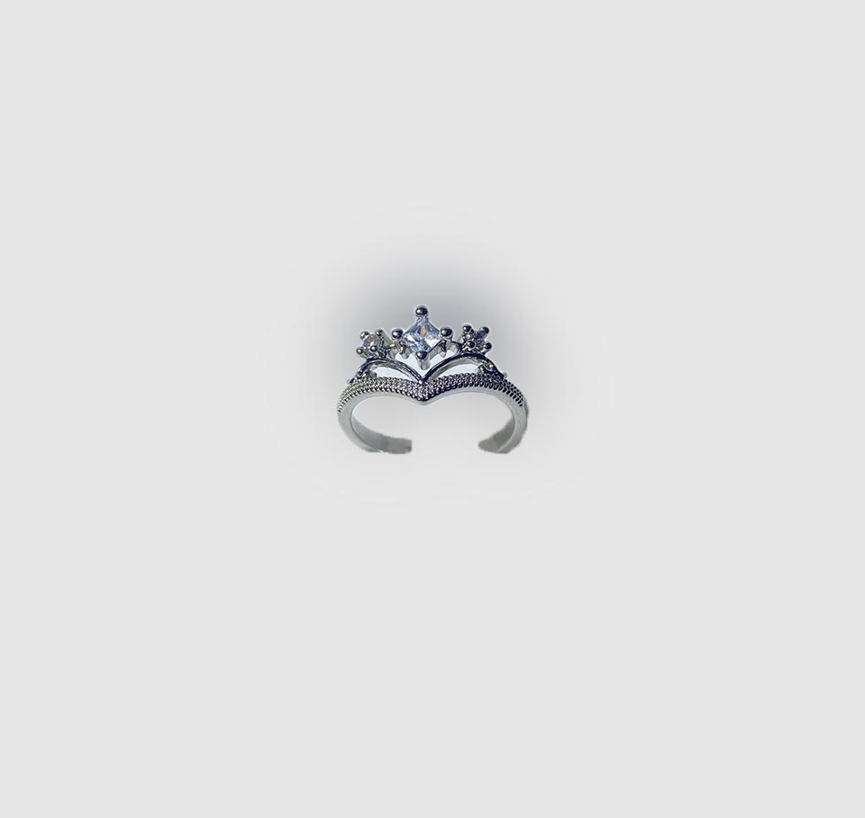 Regal Crown Ring – Elegant Statement Jewelry  Description: